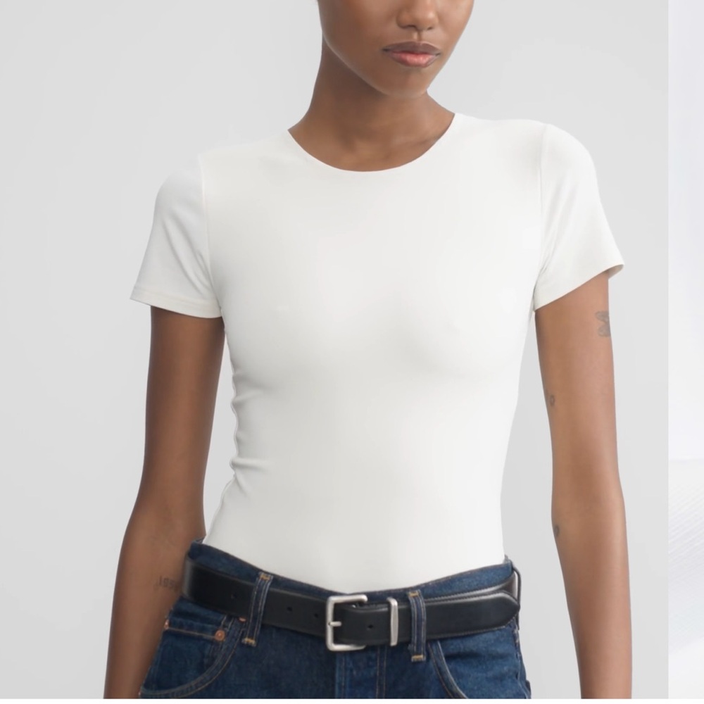 Aritzia Babaton Contour Crew Short Sleeve Bodysuit in White Size S